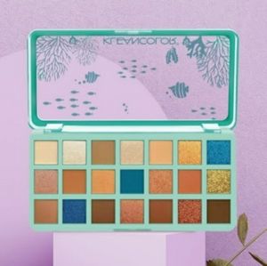 ESCAPE TO BAHAMAS EYESHADOW PALETTE